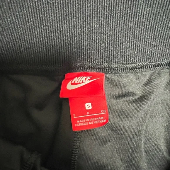 Nike Essentials Training Printed Leggings - Picture 6 of 11